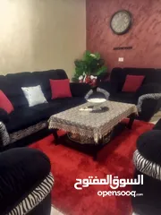  3 طقم كنب نضيف خالي من العيوب والمزع والحرق والكسر مع البرادي  للبيع