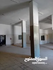  4 مخازن مساحة 300 متر للايجار مع ساحة خارجية كبيرة
