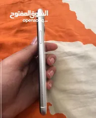  1 آيفون 11 .