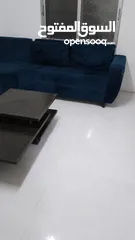  2 طقم كورنر تفصيل لون كحلي مع طاوله وسط التلفون بالوصف