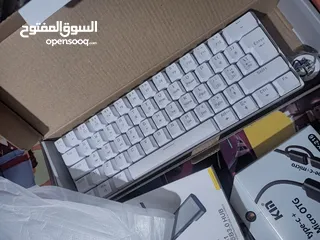  2 كيبورد 60 بالميه RGB مع قطع فيك تبشك فيهم على التلفون