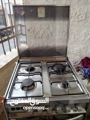  4 فرن غاز للبيع بحاجه لتنظيف الفالات والتلميع ..  الغاز من الكرتونه وبستعمل فيه ما تصلح ولا مره ..