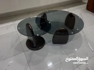  10 طاولة قهوة عصرية بسطح زجاجي أنيييق وتصميم حديث   هالطاولة بتجمع بين التصميم العصري والبساطة الراقية