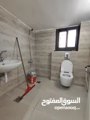  8 شقة للايجار في الرام اول نزول الكسارات قرب سوبر ماركت السلايمه