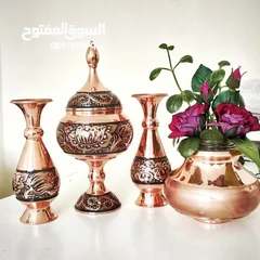  2 طقم مكون من 3 قطع، مزهرية ووعاء للحلويات من النحاس، بنقش الألماس المحفور.