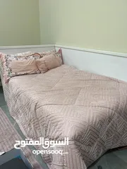  1 New only 1 months used   It has three drawers  سرير مستحدم شهر  خشب  نوعيه ممتازة
