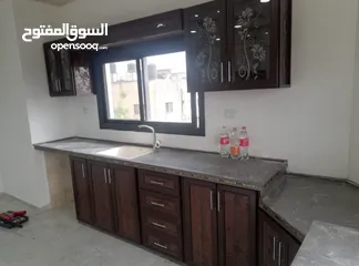  2 4 شقق جاهزه مشطبه حديثه مع مطبخ جاهز  للاستثمار او السكن ، مع دخل شهري ممتاز