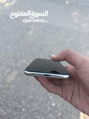  2 ايفون X 64 قيقا مغير بطاريه وشاشه من احسن نوعيات فاصل فيس ايدي تصوير خرافي تلفون ولا شخطه عليه والله