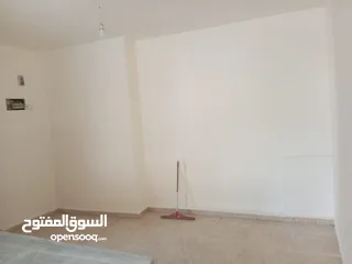  1 شقة فارغة للإيجار