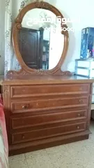  1 خزانة وبيرو بحالة ممتازة