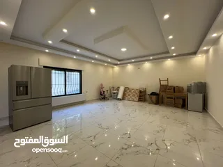  2 شقة شبه ارضي خلف سيفوي مرج الحمام جديدة وبسعر مغري جدا جدا ..  وبأقل من سعر التكلفة .