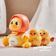  1 خلي الضحكة ما تفارق وجه طفلك مع لعبة البطات المتحركة للأطفال تصميم كرتوني لطيف يجذب انتباه الأطفال .