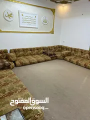  2 جلسه ارضيه مساحة 4.5في5.5بحاله جيدة  +كنب  بني8مقاعد  بحاله جيدة  بسعر حرق وفي مجال للسعر  للجادين
