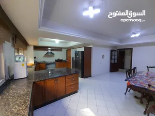  9 شقة طابقيه ( معلقه مستوى الشارع ) فارغة في دير غبار للبيع  ref : 14182