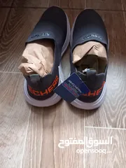  5 حذاء سهل الارتداء ماركة سكيتشر فيتنامي الصنع أصلي  قياس 42 لون سكني  go run للبيع skechers go runk