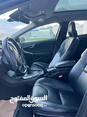  11 ماشية فقط 60 الف Volvo v40 perfect condition