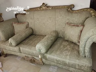  1 صالون مدهب كنبه 3 وترابيزه و 2 كرسي من مفكو حلوان