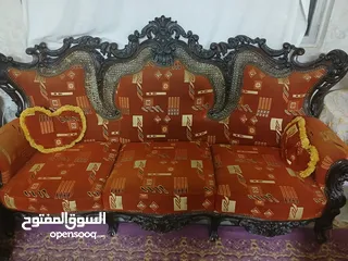  1 طقم كنب 7 مقاعد. مستعمل....بحالة متوسطة...