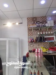  3 محل عطور و تغليف هدايا و تزيين سيارات للبيع بكامل بضاعته