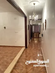  1 شقة عمارة الحميضة علي الرائيسي جوار بيت الطالبات اكبر حجم