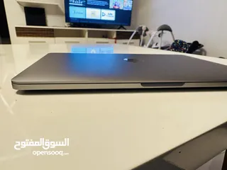  4 Macbook Pro 13 space gray late 2019
