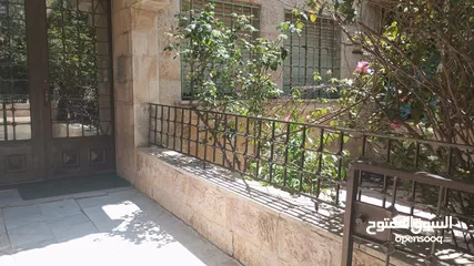  5 شقه ارضيه ضاحيه الامير حسن 125 متر  قابل للتفاوض