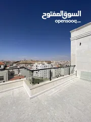  5 شقة مميزة اخير مع روف في اجمل مناطق قرية النخيل اجمل تشطيب واطلالة رائعة 240 داخلي و 90 تراس خارجي