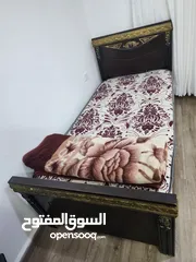  1 سرير مفرد مع الفرشه وحرام ومخدتين