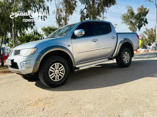  2 ميتسوبيشي l200 سبيرتيرو موديل 2015