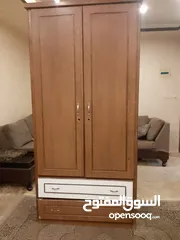  1 خزائن التنتين جديده والواحده مستعمله