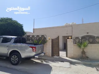  11 بيت مستقل للبيع