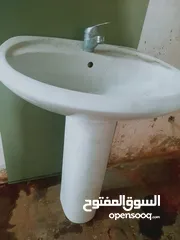  1 مغسلة للبيع لون ابيض