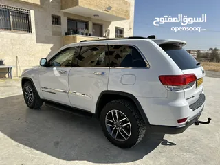  4 جيب جراند شيروكي