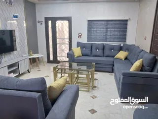 2 طقم كورنر  Lحرف 3*3  وثلاثينه طول مترين تفصيل  مستعمل استعمال بسيط جدا 6شهور  خشب وقماش ثقيل جدا