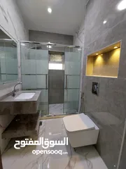  2 شقة طابق اول 4 نوم مجدده بلكامل خلف مطعم ورد بأقل سعر بلمنقطه