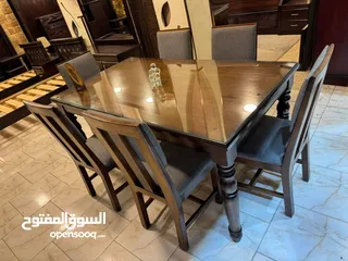  1 طاولة سفرة مرتبة
