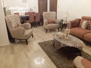  5 طقم كنب ضيوف فاخر و طاولة سفرة وطاولة وسط