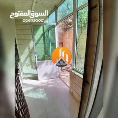  2 شقة مستقلة مع حدائق ( 4 حمامات / 3 غرف / 2 صالات / صالون ) مدخلين في افضل المواقع واكثرها طلب