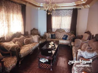  2 طقم كنب زان مكون 12 مقعد عباره عن طقمين