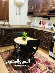  17 منزل بيت للبيع او للاستثمار مع إمكانية البناء على السطح