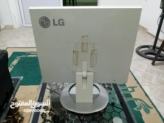  3 شاشة LGللكمبيوتر جوده عالي بسعر مغري