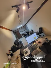  2 اثاث مكتب استخدام شهر بحالة الوكالة