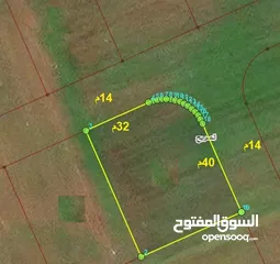  1 ( 1248متر) الصريح ضمن حوض المسرب الجنوبي تقع على شارعين