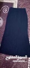  2 طقم ستاتي بحاله ممتازه بلبس مقاس 38   تنوره وجاكيت خط فضي منه وفيه بزبط لمناسبه أو عادي