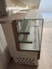  1 ثلاجة عرض ممتازه للبيع وتبريد ممتاز شغاله وما ناقصها شي ممتازه لا تحتاج صيانة