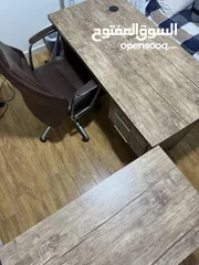  4 مكتب مع كرسي للبيع