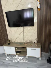  7 غرفة جلوس مع طاوله تلفزيون مع طاولات وسط بحاله ممتازه