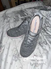  1 حذاء سيكتشرز اصلي من شركة مش ملبوس