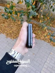  5 عررطة اليوم موتورولا Razr 40 Ultra ب أثنين شاشات شبة جديد ناقص الكرتون