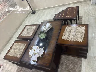  2 طقم طاولات بحالة الجديد ورقم طربيزات للبيع بسعر مغري